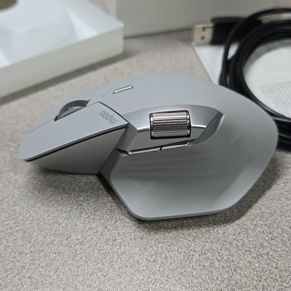 Silver Ergonomic Wireless Mouse with USB Connectivity